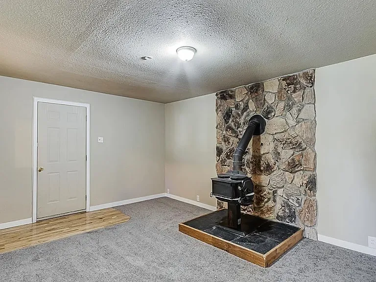 244 Cribbon Ave — Photo 9