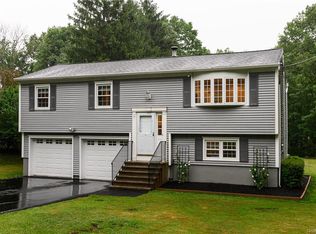 36 Buckshollow Rd, Mahopac, NY 10541