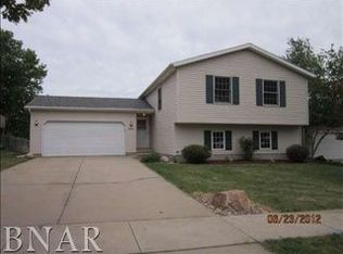 2720 Rocksbury Dr, Bloomington, IL 61705
