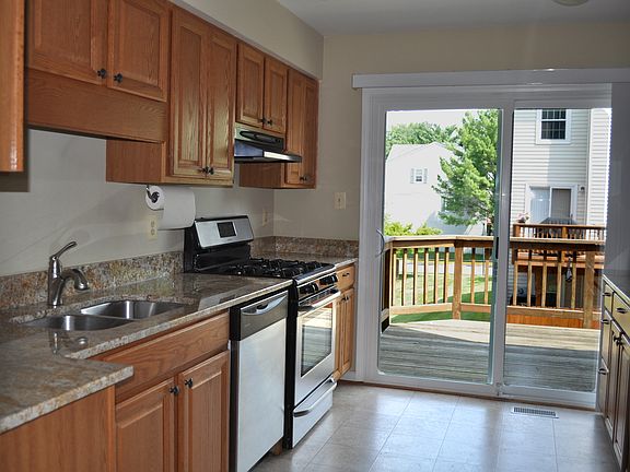 3rd image of 4232 Sleepy Lake Dr