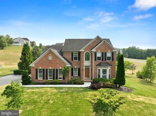 103 Deer Trail Dr, Hanover, PA 17331