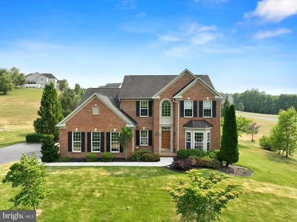103 Deer Trail Dr, Hanover, PA 17331