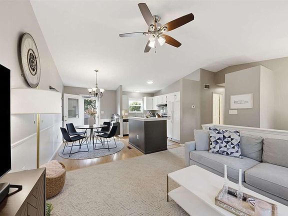 4th image of 1065 Fallbrook Dr