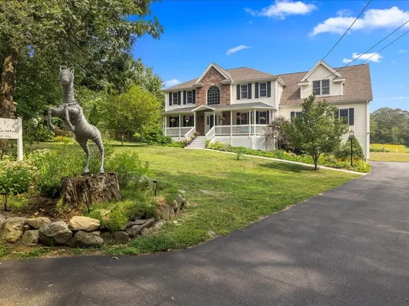 6 Wood St, Upton, MA 01568