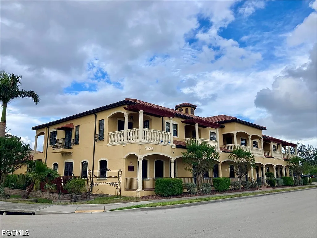 2 bed, 2.0 bath, 1282 sqft, $1,800 — Photo 1