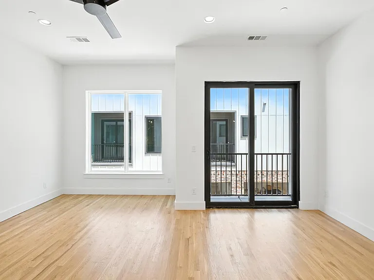 5837 Oram St #3 — Photo 4