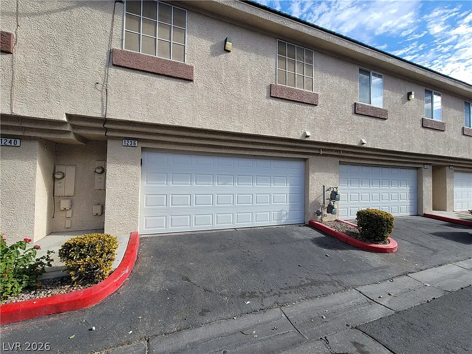 1236 Dusty Creek St