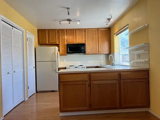 363 N Rengstorff Ave #13 — Photo 6