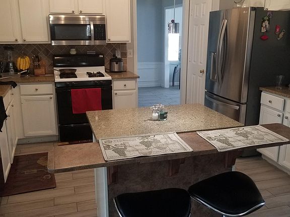 BREAKFAST AND KITCHEN