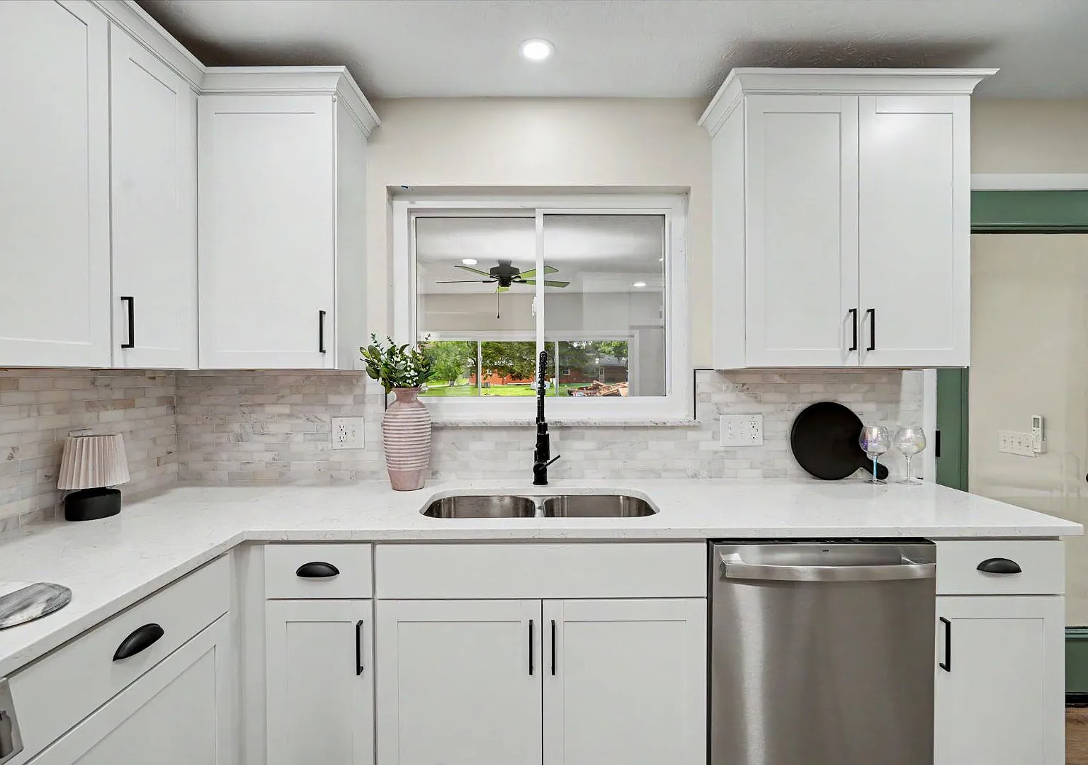 2569 Richmar Dr — Photo 4