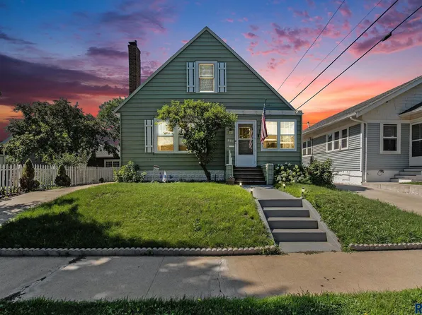 607 W 23rd St, Sioux Falls, SD 57105