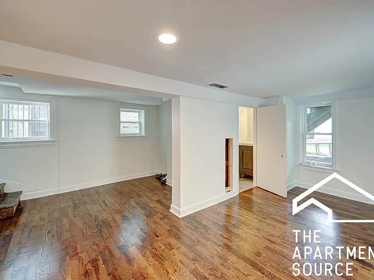 1341 W Fletcher St #COACH HOUSE — Photo 10
