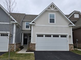 18 Sparrowhawk St, Washington, NJ 07882