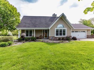 1004 Winnebago Cir, Hubertus, WI 53033