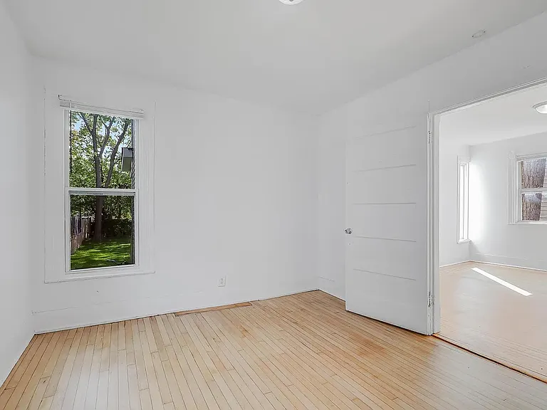 2124 Fremont Ave N — Photo 5