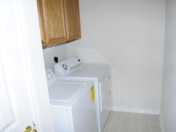 3rd image of 921 Sun Meadow St