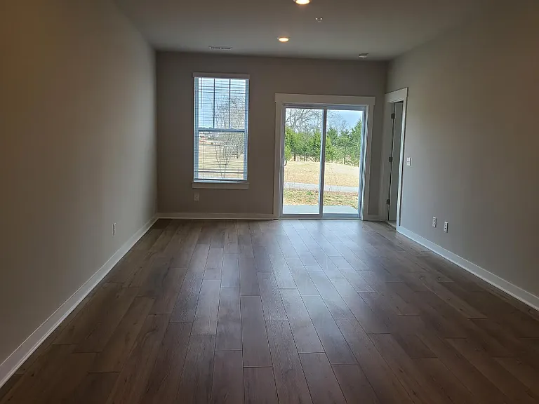 383 Casper Dr — Photo 4