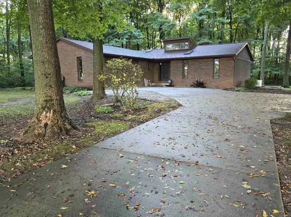 8825 9b Rd, Plymouth, IN 46563