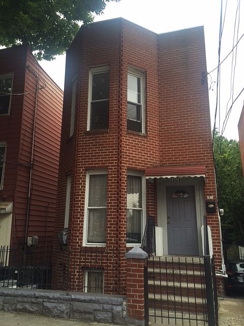 1st image of 1221 31st Ave APT 2C