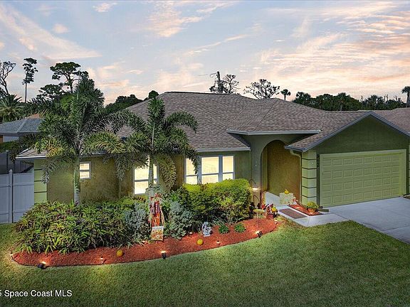 3rd image of 942 Harbor Pines Dr