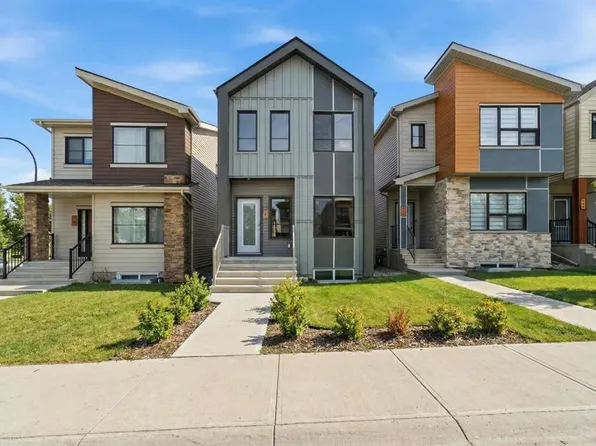 8 E Heartwood Ln SE, Calgary, AB T3S 0P9