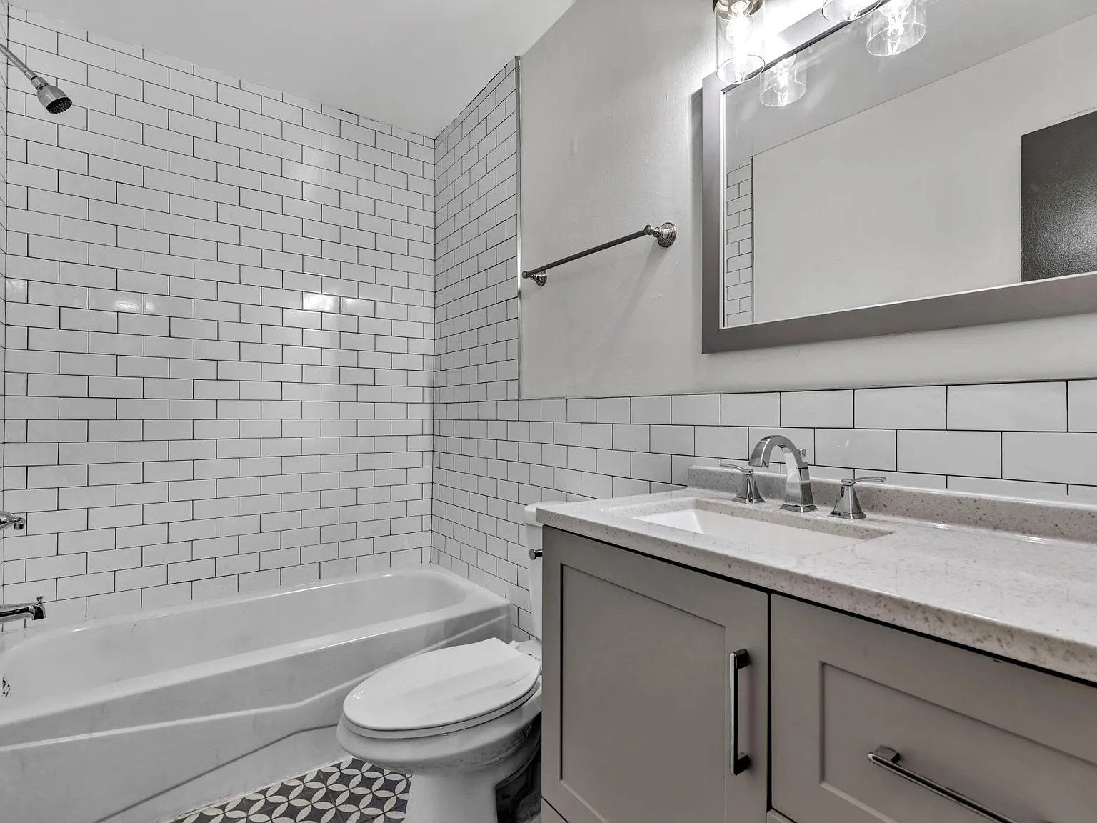 Rosewood Commons — Photo 4