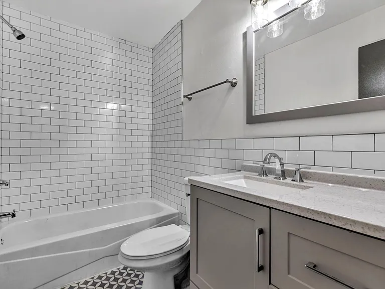 Rosewood Commons — Photo 4