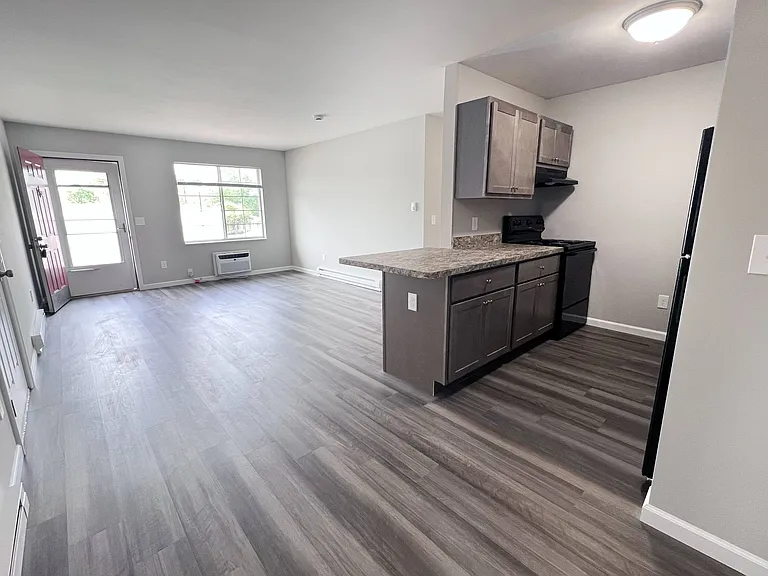 Wyndemere Apartments — Photo 82