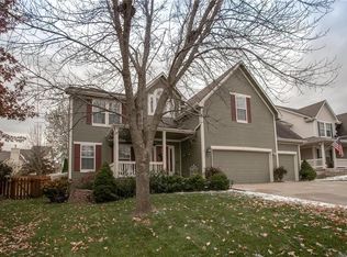 122 N Lamplighter Ln, Blue Springs, MO 64014
