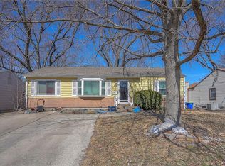 808 NE 67th Pl, Gladstone, MO 64118