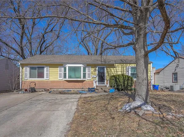 808 NE 67th Pl, Gladstone, MO 64118