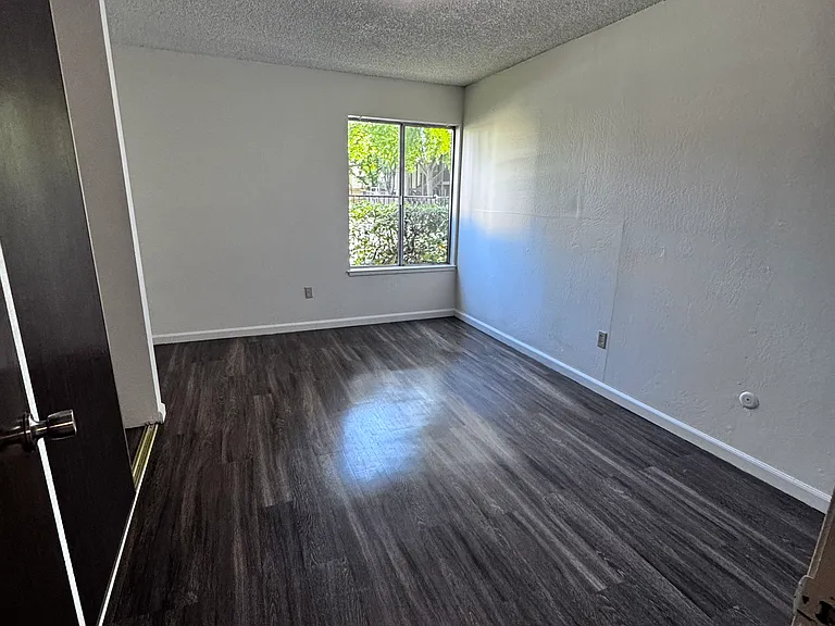 Alvarado Parkside — Photo 20