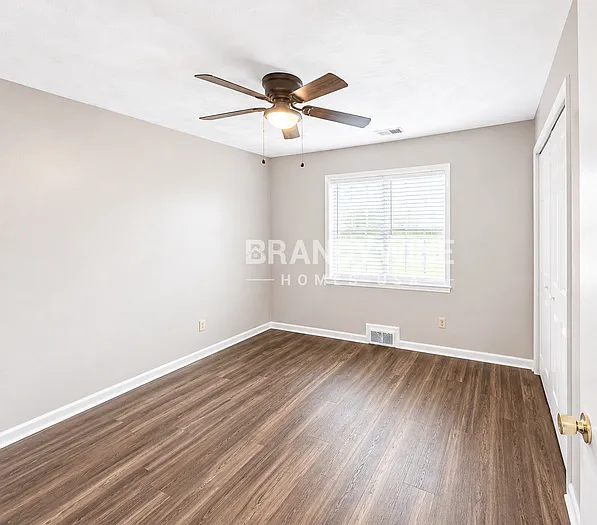 3076 Emerald St — Photo 18