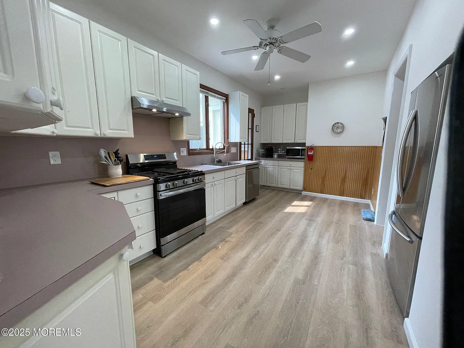 4 bed, 4.0 bath, 1619 sqft, $2,800 — Photo 2