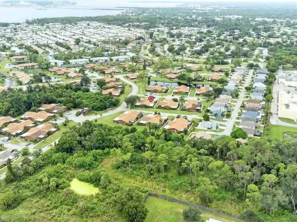 15437 Crystal Lake DR, NORTH FORT MYERS, FL 33917