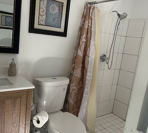 5th image of 4511 E Chicago Ave