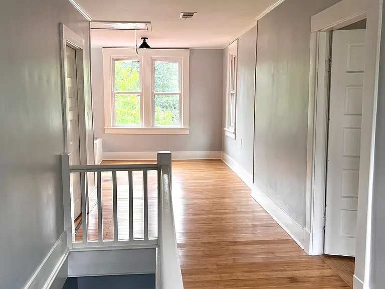 204 Barker St — Photo 14