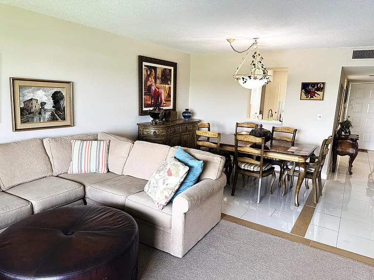 7146 Huntington Ln #403 — Photo 7