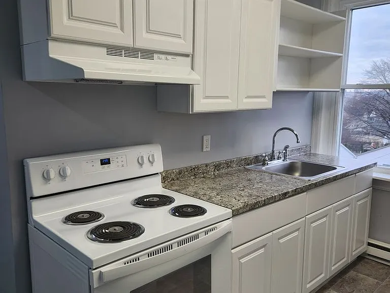 110-118 E Center St — Photo 2