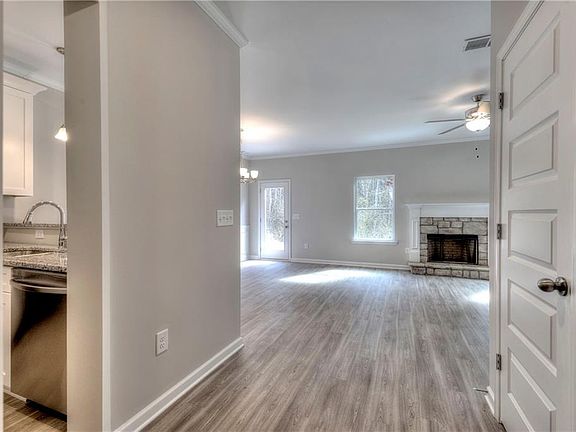 3rd image of 257 Summit Height Dr