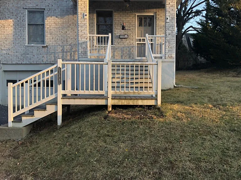 318 Myers St — Photo 2