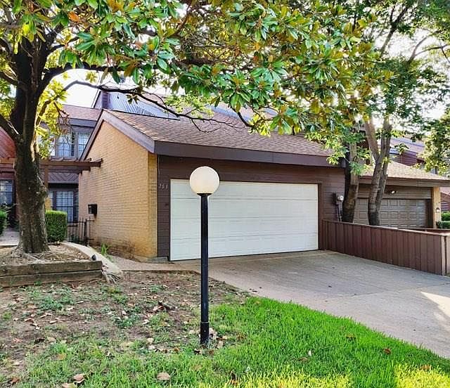 1st image of 703 Oakwood Trl