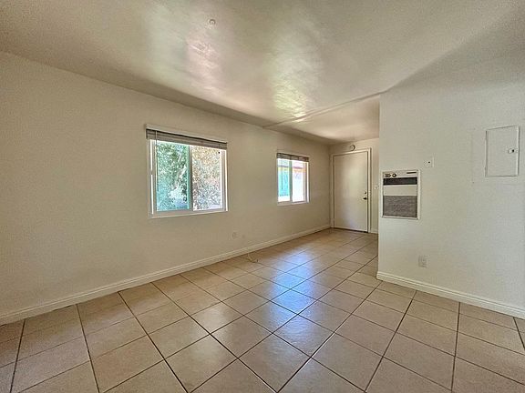4th image of 208 E Santa Barbara St