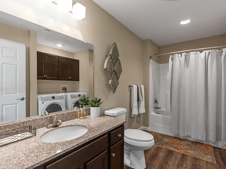 Redwood Reynoldsburg — Photo 20