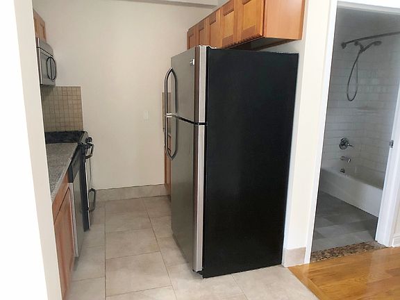5th image of 2934 Newtown Ave APT 3A