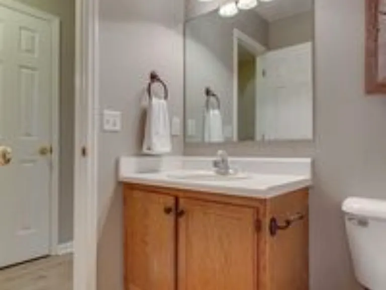 528 Freedom Ct — Photo 4