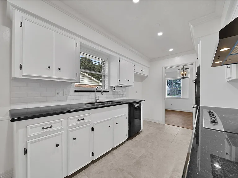 9411 Roos Rd — Photo 18