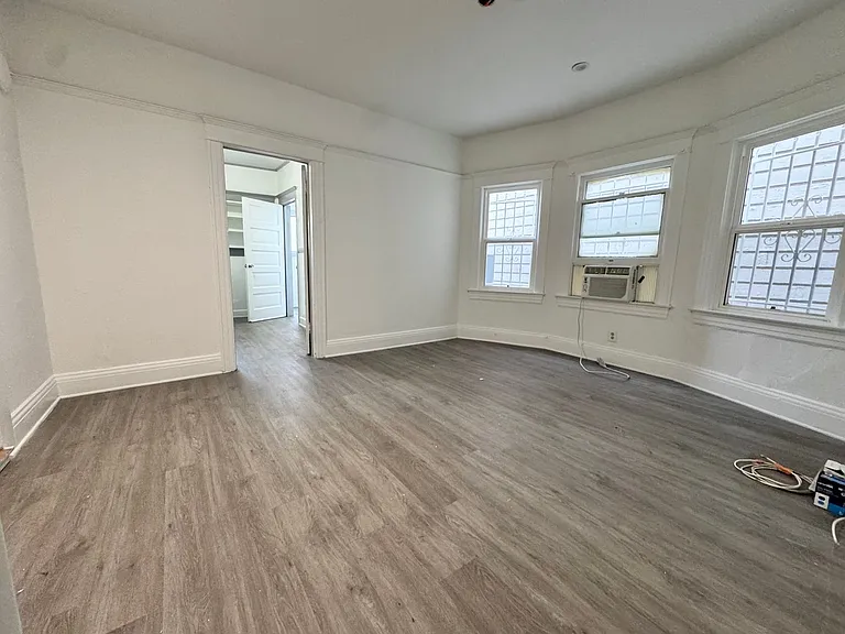 930 Albany St — Photo 13