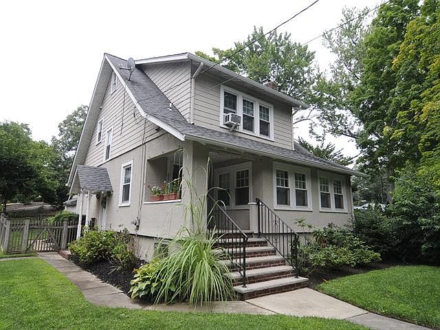 3 br., 2.5 bath Colonial