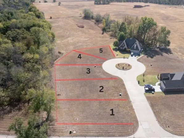 4 Spring Village Ct, Ponca City, OK 74604